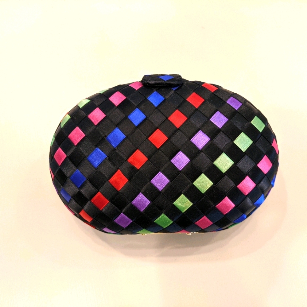 Small hardshell ribbon clutch